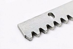 Рейка зубчатая стальная 30х8, 1 метр 